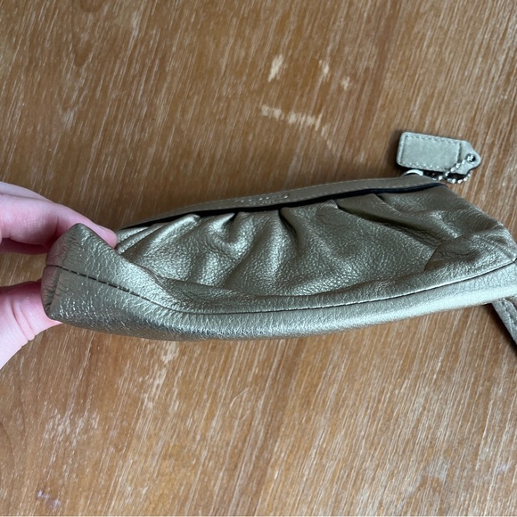 Vintage Coach Wristlet - Picture 8 of 11